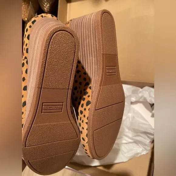 TOMS Kelsey Ankle Boot - Color: Brown Sugar Tiny Cheetah Printed Suede - NWT 9 - Picture 4 of 7